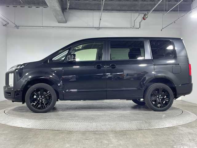 三菱 デリカＤ：５ シャモニー 神奈川県 2025(令7)年 0.1千km 黒Ⅱ 登録済未使用車/４WD/ディーゼルターボ/社外11型メモリーナビゲーション【EX11NX】/社外12.8型フリップダウンモニター/フルセグ　CD DVD　USB　HDMI　Bluetooth　SD　/マルチアラウンドビューモニター【自動防眩ミラー】/社外バックカメラ/両側電動スライドドア/パワーバックドア/e-アシスト/衝突被害軽減ブレーキアシスト/車線逸脱警報システム/レーダークルーズコントロール/オートマチックハイビーム/誤発進抑制機能/後側方車両検知警報システム/後退時車両検知警報所ステム/レーダークルーズコントロール/オートストップ＆ゴー/革巻きステアリング/パドルシフト/ステアリングヒーター/ブラックスエード/合皮コンビシート/運転席パワーシート/前席シートヒーター/アルミペダル/電動パーキングブレーキ/オートブレーキホールド/プッシュスタート/スマートキー/LEDヘッドライト/オートライト/LEDフロントフォグランプ/純正18インチアルミホイール/純正リアスポイラー