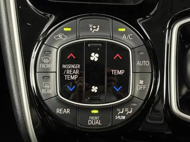 トヨタ エスクァイア ハイブリッド Gi 大阪府 2015(平27)年 5.8万km ブラック ブラックレザーシート/寒冷地仕様/両側パワースライドドア/純正メモリナビTV/バックカメラ/ETC/純正１５インチアルミ/クルーズコントロール/シートヒーター /ウッドコンビステアリング/ワンオーナー /スペアキー