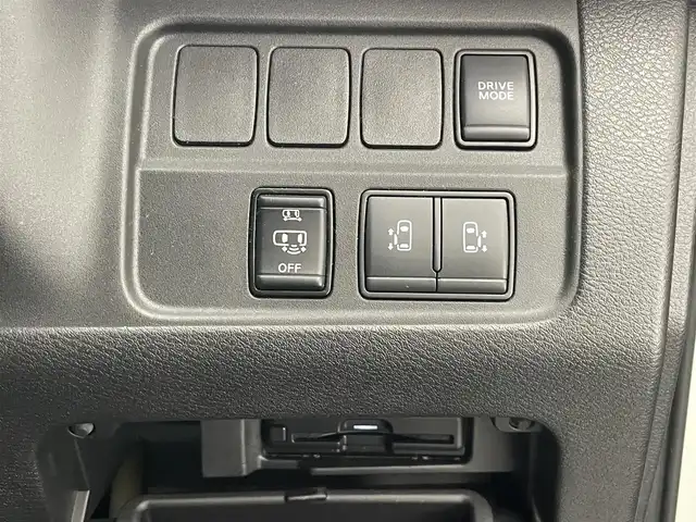 日産 セレナ e－パワー ハイウェイスター V 愛知県 2020(令2)年 6.2万km ブリリアントホワイトパール 純正１０型ナビ　純正後席モニター　禁煙車　セーフティパック　全方位カメラ　プロパイロット　デジタルインナーミラー　プロパイロット　ＢＳＭ　ハンズフリー両側パワスラ　ＥＴＣ　ドラレコ　ＬＥＤオートライト