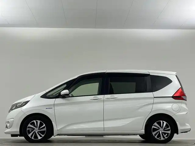 ホンダ フリード＋ ハイブリット EX 埼玉県 2016(平28)年 4.5万km ホワイトオーキッドパール 純正ナビ 両側電動スライドドア バックカメラ シートヒーター LEDヘッドライト　ETC 追従走行 ハーフレザー　フルセグTV　Bluetooth　CD/DVD　純正フロアマット　寒冷地仕様