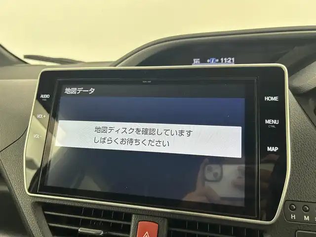 トヨタ ヴォクシー ZS 煌Ⅱ 千葉県 2020(令2)年 5.2万km ホワイトパールクリスタルシャイン セーフティセンスC/・プリクラッシュセーフティ/・レーンディパーチャーアラート/・オートマチックハイビーム/純正10インチメモリーナビ/・フルセグTV/・Bluetoothオーディオ接続/・CD/DVD再生機能/・バックカメラ/純正後席フリップダウンモニター/モデリスタエアロ/両側パワースライドドア/LEDヘッドライト/スマートキー/社外18インチAW/ビルトインETC/リアオートエアコン