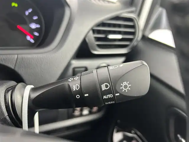 トヨタ ヴォクシー ZS 煌Ⅱ 千葉県 2020(令2)年 5.2万km ホワイトパールクリスタルシャイン セーフティセンスC/・プリクラッシュセーフティ/・レーンディパーチャーアラート/・オートマチックハイビーム/純正10インチメモリーナビ/・フルセグTV/・Bluetoothオーディオ接続/・CD/DVD再生機能/・バックカメラ/純正後席フリップダウンモニター/モデリスタエアロ/両側パワースライドドア/LEDヘッドライト/スマートキー/社外18インチAW/ビルトインETC/リアオートエアコン