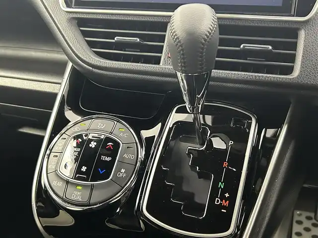 トヨタ ヴォクシー ZS 煌Ⅱ 千葉県 2020(令2)年 5.2万km ホワイトパールクリスタルシャイン セーフティセンスC/・プリクラッシュセーフティ/・レーンディパーチャーアラート/・オートマチックハイビーム/純正10インチメモリーナビ/・フルセグTV/・Bluetoothオーディオ接続/・CD/DVD再生機能/・バックカメラ/純正後席フリップダウンモニター/モデリスタエアロ/両側パワースライドドア/LEDヘッドライト/スマートキー/社外18インチAW/ビルトインETC/リアオートエアコン