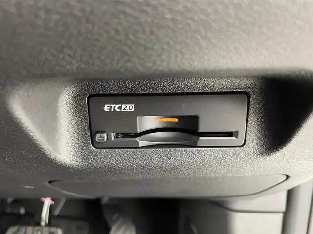 日産 エクストレイル G e－4ORCE 富山県 2025(令7)年 0.1万km ブリリアントホワイトパール 純正12.3型ナビ（AM/FM/BT/USB/フルセグ）/全方位カメラ/ETC/ヘッドアップディスプレイ/レザーシート/D/N席パワーシート/D席メモリシート/シートヒーター/ハンドルヒーター/ブラインドスポットモニター/衝突被害軽減システム/レーダークルーズコントロール/レーンキープアシスト/コーナーセンサー/横滑り防止装置/デジタルインナーミラー/オートホールド付電子パーキング/純正アルミホイール/純正フロアマット/オートLEDライト/置くだけ充電/革巻きステアリング/ステアリングスイッチ/スマートキー/スペアキー