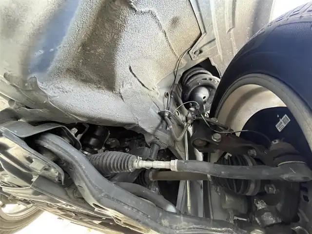 トヨタ ハリアー プレミアム 滋賀県 2018(平30)年 5.8万km ホワイトパールクリスタルシャイン 社外フロントエアロパーツ　TRD/純正9インチナビ　【NSZT-Y66T】/（AM/FM/CD/DVD/SD/フルセグ/Bluetooth）/ETC2.0/バックカメラ/ドライブレコーダー/運転席パワーシート/プリクラッシュブレーキアシスト/横滑り防止装置/レーダークルーズコントロール/レーンキープアシスト/クリアランスソナー/電動パーキングブレーキ/ブレーキホールド/電動リアゲート/電動格納ミラー/オートライト/オートマチックハイビーム/フロントフォグ/LEDヘッドライト/ウッドコンビステアリング/ステアリングスイッチ/純正フロアマット/ECOモード/PWRモード/プッシュスタート/スマートキー/スペアキー/フルオートエアコン
