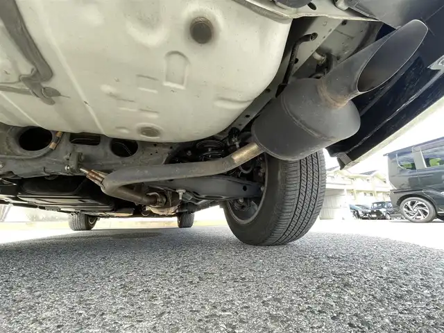 トヨタ ハリアー プレミアム 滋賀県 2018(平30)年 5.8万km ホワイトパールクリスタルシャイン 社外フロントエアロパーツ　TRD/純正9インチナビ　【NSZT-Y66T】/（AM/FM/CD/DVD/SD/フルセグ/Bluetooth）/ETC2.0/バックカメラ/ドライブレコーダー/運転席パワーシート/プリクラッシュブレーキアシスト/横滑り防止装置/レーダークルーズコントロール/レーンキープアシスト/クリアランスソナー/電動パーキングブレーキ/ブレーキホールド/電動リアゲート/電動格納ミラー/オートライト/オートマチックハイビーム/フロントフォグ/LEDヘッドライト/ウッドコンビステアリング/ステアリングスイッチ/純正フロアマット/ECOモード/PWRモード/プッシュスタート/スマートキー/スペアキー/フルオートエアコン