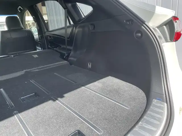 トヨタ ハリアー プレミアム 滋賀県 2018(平30)年 5.8万km ホワイトパールクリスタルシャイン 社外フロントエアロパーツ　TRD/純正9インチナビ　【NSZT-Y66T】/（AM/FM/CD/DVD/SD/フルセグ/Bluetooth）/ETC2.0/バックカメラ/ドライブレコーダー/運転席パワーシート/プリクラッシュブレーキアシスト/横滑り防止装置/レーダークルーズコントロール/レーンキープアシスト/クリアランスソナー/電動パーキングブレーキ/ブレーキホールド/電動リアゲート/電動格納ミラー/オートライト/オートマチックハイビーム/フロントフォグ/LEDヘッドライト/ウッドコンビステアリング/ステアリングスイッチ/純正フロアマット/ECOモード/PWRモード/プッシュスタート/スマートキー/スペアキー/フルオートエアコン