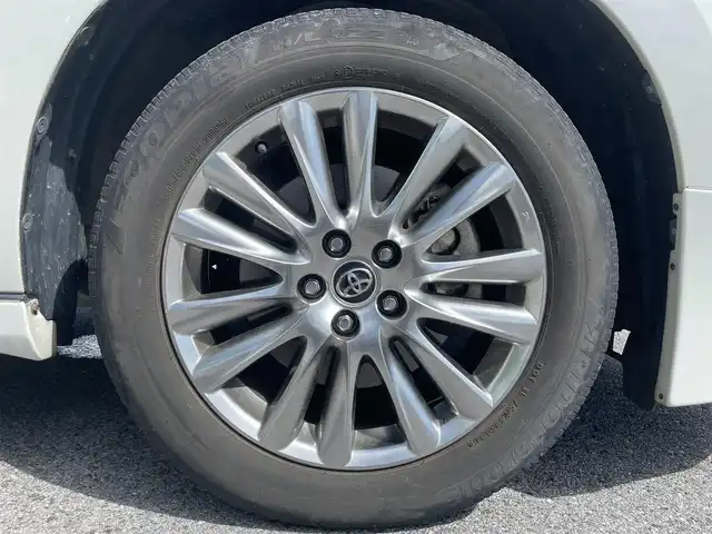 トヨタ ハリアー プレミアム 滋賀県 2018(平30)年 5.8万km ホワイトパールクリスタルシャイン 社外フロントエアロパーツ　TRD/純正9インチナビ　【NSZT-Y66T】/（AM/FM/CD/DVD/SD/フルセグ/Bluetooth）/ETC2.0/バックカメラ/ドライブレコーダー/運転席パワーシート/プリクラッシュブレーキアシスト/横滑り防止装置/レーダークルーズコントロール/レーンキープアシスト/クリアランスソナー/電動パーキングブレーキ/ブレーキホールド/電動リアゲート/電動格納ミラー/オートライト/オートマチックハイビーム/フロントフォグ/LEDヘッドライト/ウッドコンビステアリング/ステアリングスイッチ/純正フロアマット/ECOモード/PWRモード/プッシュスタート/スマートキー/スペアキー/フルオートエアコン