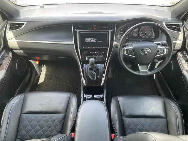 トヨタ ハリアー プレミアム 滋賀県 2018(平30)年 5.8万km ホワイトパールクリスタルシャイン 社外フロントエアロパーツ　TRD/純正9インチナビ　【NSZT-Y66T】/（AM/FM/CD/DVD/SD/フルセグ/Bluetooth）/ETC2.0/バックカメラ/ドライブレコーダー/運転席パワーシート/プリクラッシュブレーキアシスト/横滑り防止装置/レーダークルーズコントロール/レーンキープアシスト/クリアランスソナー/電動パーキングブレーキ/ブレーキホールド/電動リアゲート/電動格納ミラー/オートライト/オートマチックハイビーム/フロントフォグ/LEDヘッドライト/ウッドコンビステアリング/ステアリングスイッチ/純正フロアマット/ECOモード/PWRモード/プッシュスタート/スマートキー/スペアキー/フルオートエアコン