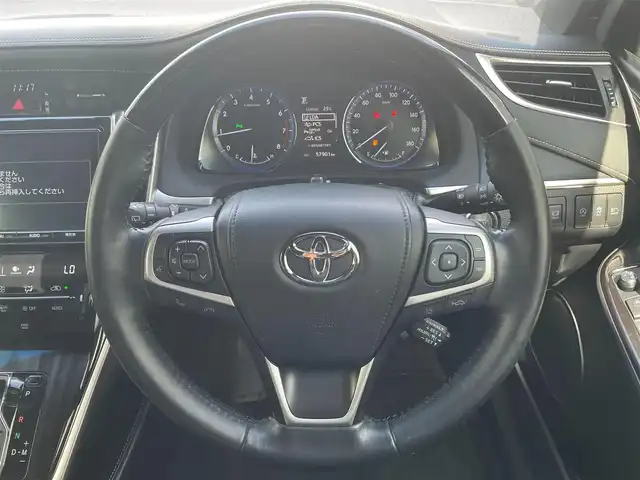 トヨタ ハリアー プレミアム 滋賀県 2018(平30)年 5.8万km ホワイトパールクリスタルシャイン 社外フロントエアロパーツ　TRD/純正9インチナビ　【NSZT-Y66T】/（AM/FM/CD/DVD/SD/フルセグ/Bluetooth）/ETC2.0/バックカメラ/ドライブレコーダー/運転席パワーシート/プリクラッシュブレーキアシスト/横滑り防止装置/レーダークルーズコントロール/レーンキープアシスト/クリアランスソナー/電動パーキングブレーキ/ブレーキホールド/電動リアゲート/電動格納ミラー/オートライト/オートマチックハイビーム/フロントフォグ/LEDヘッドライト/ウッドコンビステアリング/ステアリングスイッチ/純正フロアマット/ECOモード/PWRモード/プッシュスタート/スマートキー/スペアキー/フルオートエアコン