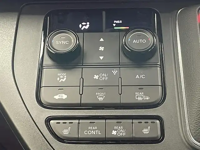 ホンダ ステップワゴン スパーダ eHEV プレミアムライン 愛知県 2023(令5)年 1.1万km プラチナホワイトパール 純正１１．４インチナビ/ホンダセンシング/ブラインドスポットモニター/パドルシフト/両側パワースライドドア/パワーバックドア/ミラー型ドラレコ/アラウンドビューモニター/レーダークルーズコントロール/フルセグTV/DVD/ハーフレザーシート/シートヒーター/LEDオートライト/フォグランプ/純正アルミホイール/ETC/コーナーセンサー/衝突被害軽減ブレーキ/禁煙車