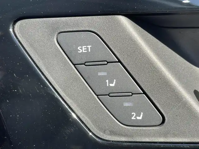 三菱 アウトランダー ＰＨＥＶ P 大阪府 2022(令4)年 1.5万km パールⅡ ＢＯＳＥサウンド　/マイパイロット/純正　インチディスプレイオーディオ　/   ＴＶ/Bluetooth/USB/100V電源　/衝突軽減ブレーキ/クリアランスソナー　/全方位モニター　/ブラインドスポットモニター/レーダークルーズコントロール/レーンキープアシスト/アイドリングストップ　/シートヒーター（1列目、2列目）　/電動リアゲート/前席パワーシート（運転席メモリー付き）/前後ドライブレコーダー　/ワイヤレス充電/レザーシート/純正フロアマット/プッシュスタート/スマートキー　/ＥＴＣ　/ＬＥＤ