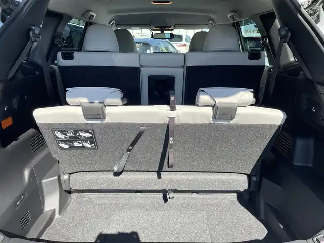 三菱 アウトランダー ＰＨＥＶ P 大阪府 2022(令4)年 1.5万km パールⅡ ＢＯＳＥサウンド　/マイパイロット/純正　インチディスプレイオーディオ　/   ＴＶ/Bluetooth/USB/100V電源　/衝突軽減ブレーキ/クリアランスソナー　/全方位モニター　/ブラインドスポットモニター/レーダークルーズコントロール/レーンキープアシスト/アイドリングストップ　/シートヒーター（1列目、2列目）　/電動リアゲート/前席パワーシート（運転席メモリー付き）/前後ドライブレコーダー　/ワイヤレス充電/レザーシート/純正フロアマット/プッシュスタート/スマートキー　/ＥＴＣ　/ＬＥＤ