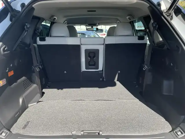 三菱 アウトランダー ＰＨＥＶ P 大阪府 2022(令4)年 1.5万km パールⅡ ＢＯＳＥサウンド　/マイパイロット/純正　インチディスプレイオーディオ　/   ＴＶ/Bluetooth/USB/100V電源　/衝突軽減ブレーキ/クリアランスソナー　/全方位モニター　/ブラインドスポットモニター/レーダークルーズコントロール/レーンキープアシスト/アイドリングストップ　/シートヒーター（1列目、2列目）　/電動リアゲート/前席パワーシート（運転席メモリー付き）/前後ドライブレコーダー　/ワイヤレス充電/レザーシート/純正フロアマット/プッシュスタート/スマートキー　/ＥＴＣ　/ＬＥＤ