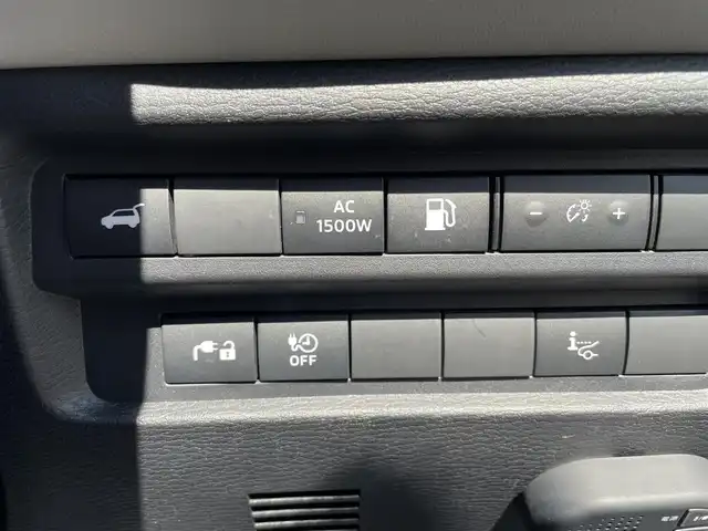 三菱 アウトランダー ＰＨＥＶ P 大阪府 2022(令4)年 1.5万km パールⅡ ＢＯＳＥサウンド　/マイパイロット/純正　インチディスプレイオーディオ　/   ＴＶ/Bluetooth/USB/100V電源　/衝突軽減ブレーキ/クリアランスソナー　/全方位モニター　/ブラインドスポットモニター/レーダークルーズコントロール/レーンキープアシスト/アイドリングストップ　/シートヒーター（1列目、2列目）　/電動リアゲート/前席パワーシート（運転席メモリー付き）/前後ドライブレコーダー　/ワイヤレス充電/レザーシート/純正フロアマット/プッシュスタート/スマートキー　/ＥＴＣ　/ＬＥＤ