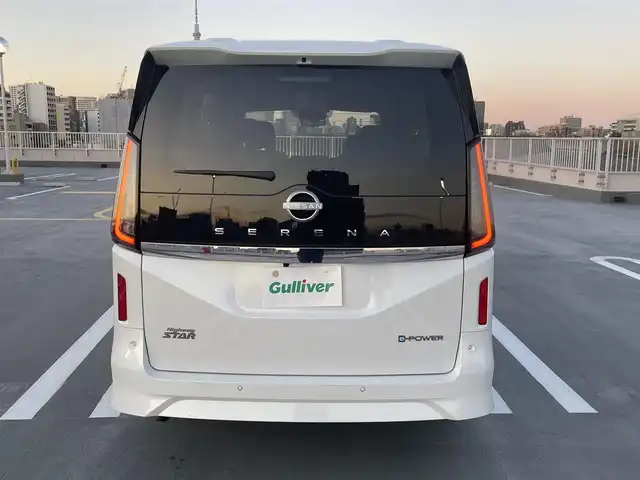 日産 セレナ e－パワー ハイウェイスター V 東京都 2023(令5)年 2.2万km プリズムホワイト ワンオーナー/純正ナビ（BT/地デジTV）/バックカメラ・サイドビューカメラ/全方位カメラ/純正フリップダウンモニター/デジタルインナーミラー/両側パワースライドドア/純正１６インチアルミ/ETC２．０/エンジンプッシュボタン/スマートキー/プロパイロット/e-Pedal Step/走行支援機能/インテリジェントブレーキ/衝突回避ステアリング/踏み間違い衝突防止アシスト/進入禁止標識検知/先行車発進お知らせ/車線逸脱警報/ふらつき警報/スマートキー/純正マット/スペアキー１本/保証書・取説