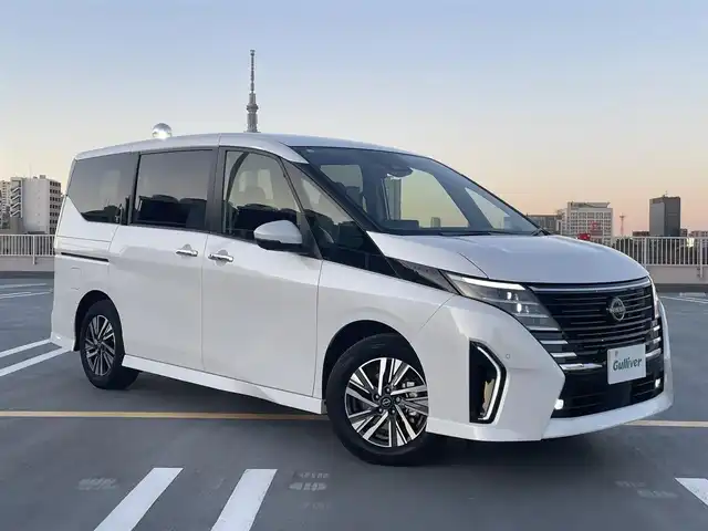 日産 セレナ e－パワー ハイウェイスター V 東京都 2023(令5)年 2.2万km プリズムホワイト ワンオーナー/純正ナビ（BT/地デジTV）/バックカメラ・サイドビューカメラ/全方位カメラ/純正フリップダウンモニター/デジタルインナーミラー/両側パワースライドドア/純正１６インチアルミ/ETC２．０/エンジンプッシュボタン/スマートキー/プロパイロット/e-Pedal Step/走行支援機能/インテリジェントブレーキ/衝突回避ステアリング/踏み間違い衝突防止アシスト/進入禁止標識検知/先行車発進お知らせ/車線逸脱警報/ふらつき警報/スマートキー/純正マット/スペアキー１本/保証書・取説