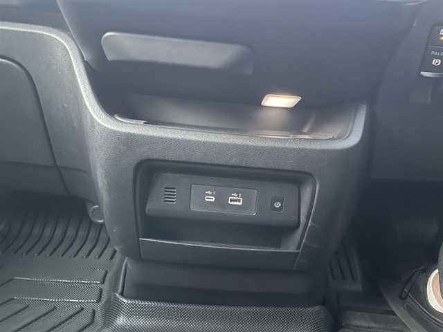 日産 セレナ e－パワー ハイウェイスター V 東京都 2023(令5)年 2.2万km プリズムホワイト ワンオーナー/純正ナビ（BT/地デジTV）/バックカメラ・サイドビューカメラ/全方位カメラ/純正フリップダウンモニター/デジタルインナーミラー/両側パワースライドドア/純正１６インチアルミ/ETC２．０/エンジンプッシュボタン/スマートキー/プロパイロット/e-Pedal Step/走行支援機能/インテリジェントブレーキ/衝突回避ステアリング/踏み間違い衝突防止アシスト/進入禁止標識検知/先行車発進お知らせ/車線逸脱警報/ふらつき警報/スマートキー/純正マット/スペアキー１本/保証書・取説