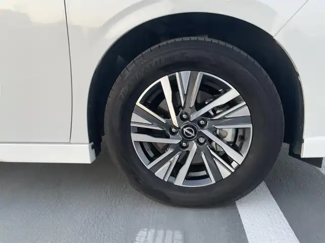 日産 セレナ e－パワー ハイウェイスター V 東京都 2023(令5)年 2.2万km プリズムホワイト ワンオーナー/純正ナビ（BT/地デジTV）/バックカメラ・サイドビューカメラ/全方位カメラ/純正フリップダウンモニター/デジタルインナーミラー/両側パワースライドドア/純正１６インチアルミ/ETC２．０/エンジンプッシュボタン/スマートキー/プロパイロット/e-Pedal Step/走行支援機能/インテリジェントブレーキ/衝突回避ステアリング/踏み間違い衝突防止アシスト/進入禁止標識検知/先行車発進お知らせ/車線逸脱警報/ふらつき警報/スマートキー/純正マット/スペアキー１本/保証書・取説