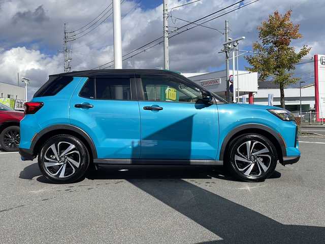 トヨタ ライズ Z 長野県 2023(令5)年 2万km ブラックマイカメタリック/ターコイズブルーマイカメタリック 禁煙車/社外9インチナビ/【MDV-M909HDL】/(CD/DVD/フルセグTV/Bluetooth)/スマートアシスト/・パノラマモニター/・衝突警報機能/・衝突回避支援ブレーキ/・車線逸脱抑制制御機能/・車線逸脱警報機能/・先行車発進お知らせ機能/・全車速追従機能付アダプティブクルーズコントロール/・アダプティブドライビングビーム/・オートハイビーム/・ブラインドスポットモニター/・サイドビューランプ/・コーナーセンサー/・レーンキープコントロール/・標識認識機能/ビルトインETC/ドライブレコーダー（F・R）/シートヒーター（D・N席）/革巻きステアリング/ステアリングスイッチ/LEDヘッドライト/フォグランプ/オートライト/アイドリングストップ/スマートキー/Pスタート/電動格納ミラー/純正17インチAW/純正フロアマット/ドアバイザー