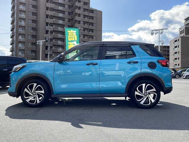 トヨタ ライズ Z 長野県 2023(令5)年 2万km ブラックマイカメタリック/ターコイズブルーマイカメタリック 禁煙車/社外9インチナビ/【MDV-M909HDL】/(CD/DVD/フルセグTV/Bluetooth)/スマートアシスト/・パノラマモニター/・衝突警報機能/・衝突回避支援ブレーキ/・車線逸脱抑制制御機能/・車線逸脱警報機能/・先行車発進お知らせ機能/・全車速追従機能付アダプティブクルーズコントロール/・アダプティブドライビングビーム/・オートハイビーム/・ブラインドスポットモニター/・サイドビューランプ/・コーナーセンサー/・レーンキープコントロール/・標識認識機能/ビルトインETC/ドライブレコーダー（F・R）/シートヒーター（D・N席）/革巻きステアリング/ステアリングスイッチ/LEDヘッドライト/フォグランプ/オートライト/アイドリングストップ/スマートキー/Pスタート/電動格納ミラー/純正17インチAW/純正フロアマット/ドアバイザー