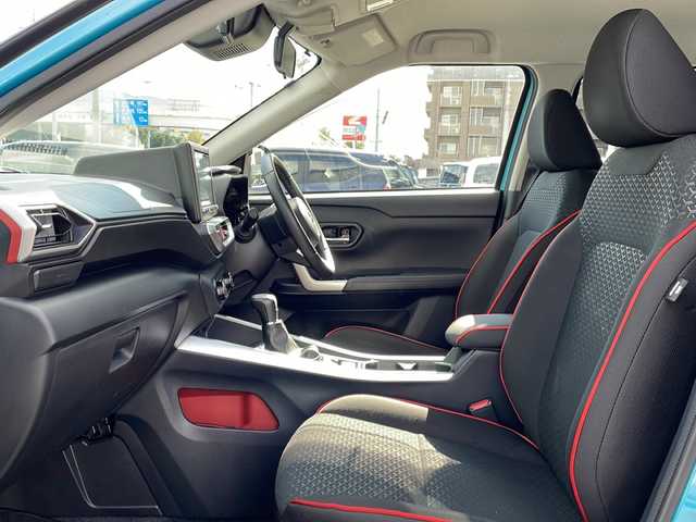 トヨタ ライズ Z 長野県 2023(令5)年 2万km ブラックマイカメタリック/ターコイズブルーマイカメタリック 禁煙車/社外9インチナビ/【MDV-M909HDL】/(CD/DVD/フルセグTV/Bluetooth)/スマートアシスト/・パノラマモニター/・衝突警報機能/・衝突回避支援ブレーキ/・車線逸脱抑制制御機能/・車線逸脱警報機能/・先行車発進お知らせ機能/・全車速追従機能付アダプティブクルーズコントロール/・アダプティブドライビングビーム/・オートハイビーム/・ブラインドスポットモニター/・サイドビューランプ/・コーナーセンサー/・レーンキープコントロール/・標識認識機能/ビルトインETC/ドライブレコーダー（F・R）/シートヒーター（D・N席）/革巻きステアリング/ステアリングスイッチ/LEDヘッドライト/フォグランプ/オートライト/アイドリングストップ/スマートキー/Pスタート/電動格納ミラー/純正17インチAW/純正フロアマット/ドアバイザー