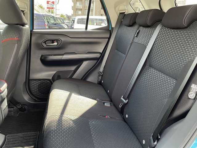 トヨタ ライズ Z 長野県 2023(令5)年 2万km ブラックマイカメタリック/ターコイズブルーマイカメタリック 禁煙車/社外9インチナビ/【MDV-M909HDL】/(CD/DVD/フルセグTV/Bluetooth)/スマートアシスト/・パノラマモニター/・衝突警報機能/・衝突回避支援ブレーキ/・車線逸脱抑制制御機能/・車線逸脱警報機能/・先行車発進お知らせ機能/・全車速追従機能付アダプティブクルーズコントロール/・アダプティブドライビングビーム/・オートハイビーム/・ブラインドスポットモニター/・サイドビューランプ/・コーナーセンサー/・レーンキープコントロール/・標識認識機能/ビルトインETC/ドライブレコーダー（F・R）/シートヒーター（D・N席）/革巻きステアリング/ステアリングスイッチ/LEDヘッドライト/フォグランプ/オートライト/アイドリングストップ/スマートキー/Pスタート/電動格納ミラー/純正17インチAW/純正フロアマット/ドアバイザー