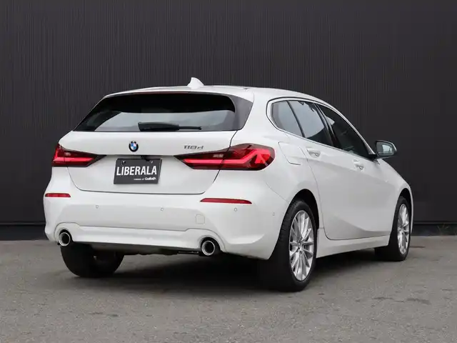 ＢＭＷ １１８ｄ プレイ 静岡県 2023(令5)年 0.8万km アルピンホワイトⅢ 衝突軽減ブレーキ　/ＡＣＣ　/純正１７ＡＷ　/ＥＴＣ　/ＬＥＤ　/バックカメラ　/パワーシート　/電動リアゲート　/ワイヤレス充電　/アンビエントライト　/コンフォートアクセス　/ＬＫＡ　/ＢＳＭ　/スマートキー