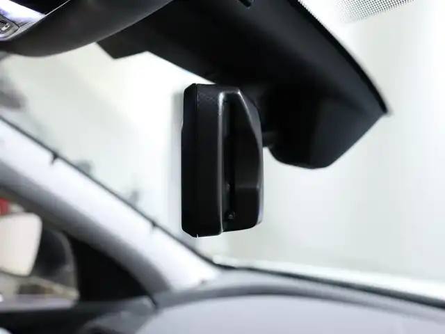 ＢＭＷ １１８ｄ プレイ 静岡県 2023(令5)年 0.8万km アルピンホワイトⅢ 衝突軽減ブレーキ　/ＡＣＣ　/純正１７ＡＷ　/ＥＴＣ　/ＬＥＤ　/バックカメラ　/パワーシート　/電動リアゲート　/ワイヤレス充電　/アンビエントライト　/コンフォートアクセス　/ＬＫＡ　/ＢＳＭ　/スマートキー