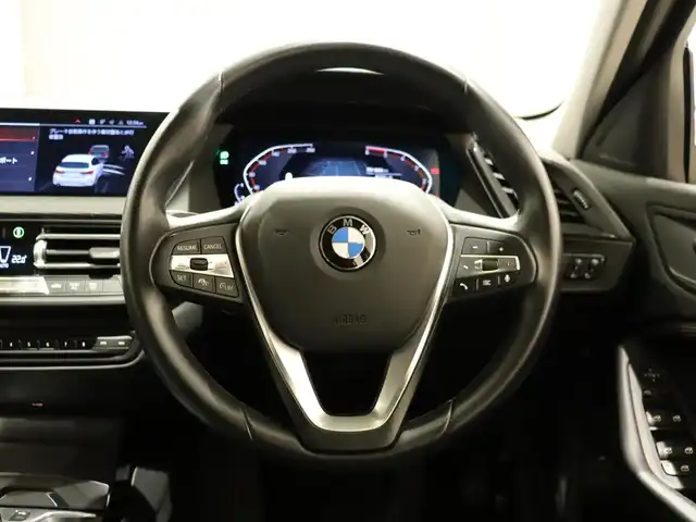 ＢＭＷ １１８ｄ プレイ 静岡県 2023(令5)年 0.8万km アルピンホワイトⅢ 衝突軽減ブレーキ　/ＡＣＣ　/純正１７ＡＷ　/ＥＴＣ　/ＬＥＤ　/バックカメラ　/パワーシート　/電動リアゲート　/ワイヤレス充電　/アンビエントライト　/コンフォートアクセス　/ＬＫＡ　/ＢＳＭ　/スマートキー