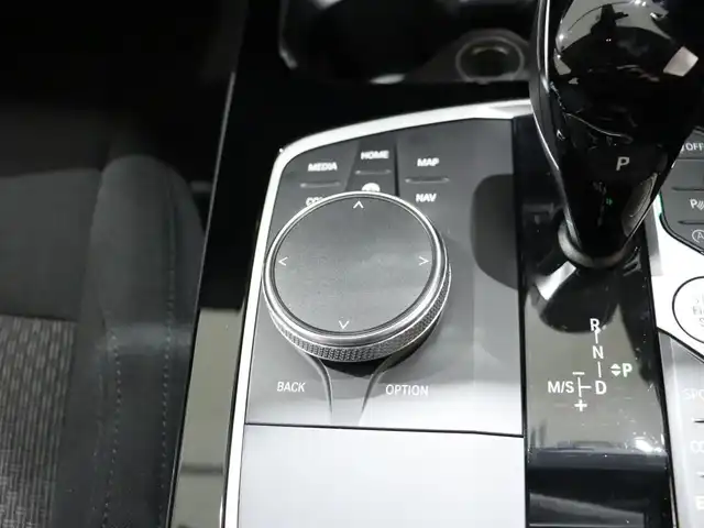 ＢＭＷ １１８ｄ プレイ 静岡県 2023(令5)年 0.8万km アルピンホワイトⅢ 衝突軽減ブレーキ　/ＡＣＣ　/純正１７ＡＷ　/ＥＴＣ　/ＬＥＤ　/バックカメラ　/パワーシート　/電動リアゲート　/ワイヤレス充電　/アンビエントライト　/コンフォートアクセス　/ＬＫＡ　/ＢＳＭ　/スマートキー