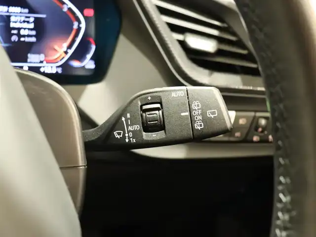 ＢＭＷ １１８ｄ プレイ 静岡県 2023(令5)年 0.8万km アルピンホワイトⅢ 衝突軽減ブレーキ　/ＡＣＣ　/純正１７ＡＷ　/ＥＴＣ　/ＬＥＤ　/バックカメラ　/パワーシート　/電動リアゲート　/ワイヤレス充電　/アンビエントライト　/コンフォートアクセス　/ＬＫＡ　/ＢＳＭ　/スマートキー