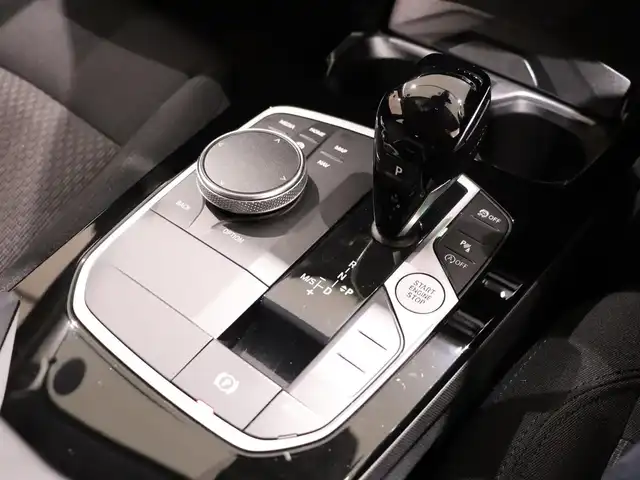 ＢＭＷ １１８ｄ プレイ 静岡県 2023(令5)年 0.8万km アルピンホワイトⅢ 衝突軽減ブレーキ　/ＡＣＣ　/純正１７ＡＷ　/ＥＴＣ　/ＬＥＤ　/バックカメラ　/パワーシート　/電動リアゲート　/ワイヤレス充電　/アンビエントライト　/コンフォートアクセス　/ＬＫＡ　/ＢＳＭ　/スマートキー