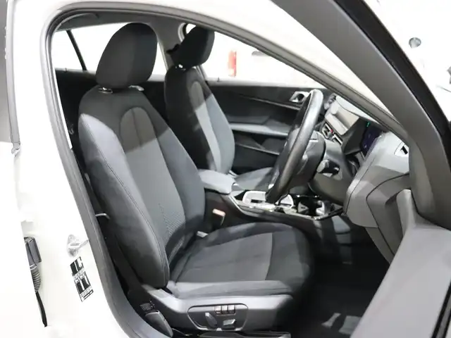 ＢＭＷ １１８ｄ プレイ 静岡県 2023(令5)年 0.8万km アルピンホワイトⅢ 衝突軽減ブレーキ　/ＡＣＣ　/純正１７ＡＷ　/ＥＴＣ　/ＬＥＤ　/バックカメラ　/パワーシート　/電動リアゲート　/ワイヤレス充電　/アンビエントライト　/コンフォートアクセス　/ＬＫＡ　/ＢＳＭ　/スマートキー