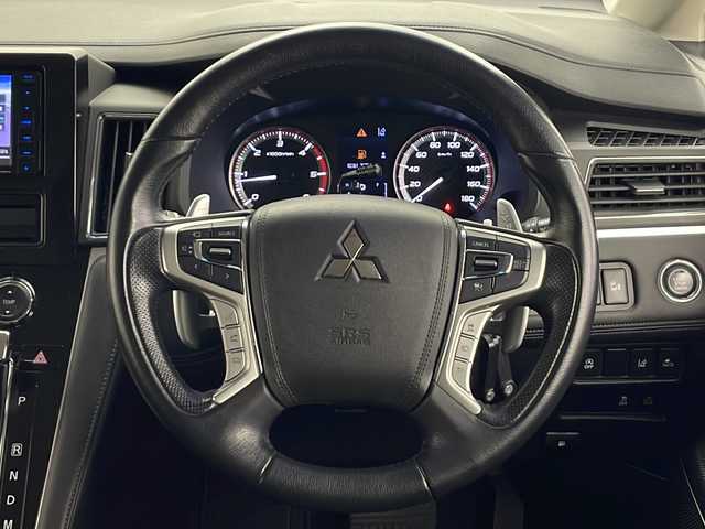 三菱 デリカＤ：５ G 秋田県 2020(令2)年 4.9万km アイガーグレーM/ダイヤモンドブラックマイカ ４WD/社外SDナビ(Bluetooth/CD/フルセグ)/全方位カメラ/ETC/ドライブレコーダー/クルーズコントロール/車線逸脱警報/レーンキープアシスト/両側パワースライドドア/後席用モニター/社外AW/衝突被害軽減システム/横滑り防止装置/LEDヘッドライト/スマートキー