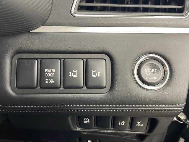 三菱 デリカＤ：５ G 秋田県 2020(令2)年 4.9万km アイガーグレーM/ダイヤモンドブラックマイカ ４WD/社外SDナビ(Bluetooth/CD/フルセグ)/全方位カメラ/ETC/ドライブレコーダー/クルーズコントロール/車線逸脱警報/レーンキープアシスト/両側パワースライドドア/後席用モニター/社外AW/衝突被害軽減システム/横滑り防止装置/LEDヘッドライト/スマートキー