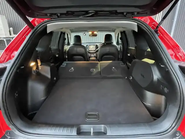 クライスラー・ジープ ジープ チェロキー トレイルホーク 青森県 2019(令1)年 4万km ファイアークラッカーレッド 純正ナビ/(フルセグTV/Bluetooth/AM/FM)/バックカメラ/前席パワーシート/前後ドライブレコーダー/電動リアゲート/ブラインドスポットモニター/パドルシフト/レーダークルーズコントロール/ETC/4WD/レーンキープアシスト/ルーフレール/前後コーナーセンサー/純正アルミホイール/純正フロアマット/オートライト/スマートキー/プッシュエンジンスタート