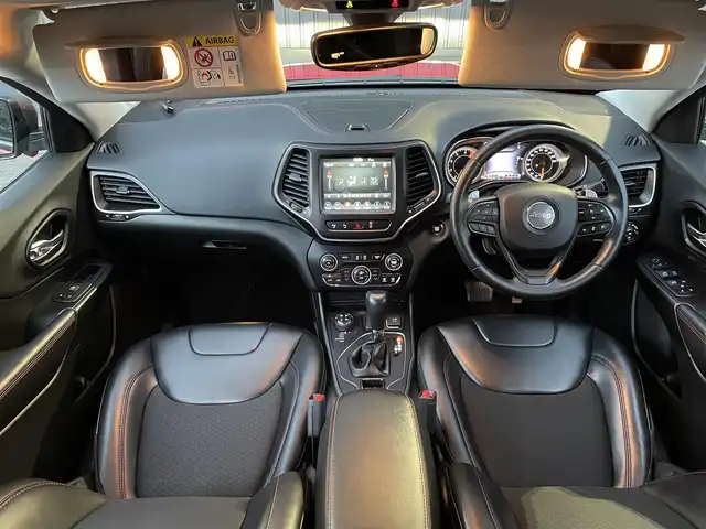 クライスラー・ジープ ジープ チェロキー トレイルホーク 青森県 2019(令1)年 4万km ファイアークラッカーレッド 純正ナビ/(フルセグTV/Bluetooth/AM/FM)/バックカメラ/前席パワーシート/前後ドライブレコーダー/電動リアゲート/ブラインドスポットモニター/パドルシフト/レーダークルーズコントロール/ETC/4WD/レーンキープアシスト/ルーフレール/前後コーナーセンサー/純正アルミホイール/純正フロアマット/オートライト/スマートキー/プッシュエンジンスタート