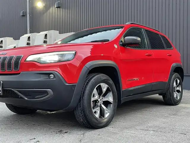 クライスラー・ジープ ジープ チェロキー トレイルホーク 青森県 2019(令1)年 4万km ファイアークラッカーレッド 純正ナビ/(フルセグTV/Bluetooth/AM/FM)/バックカメラ/前席パワーシート/前後ドライブレコーダー/電動リアゲート/ブラインドスポットモニター/パドルシフト/レーダークルーズコントロール/ETC/4WD/レーンキープアシスト/ルーフレール/前後コーナーセンサー/純正アルミホイール/純正フロアマット/オートライト/スマートキー/プッシュエンジンスタート