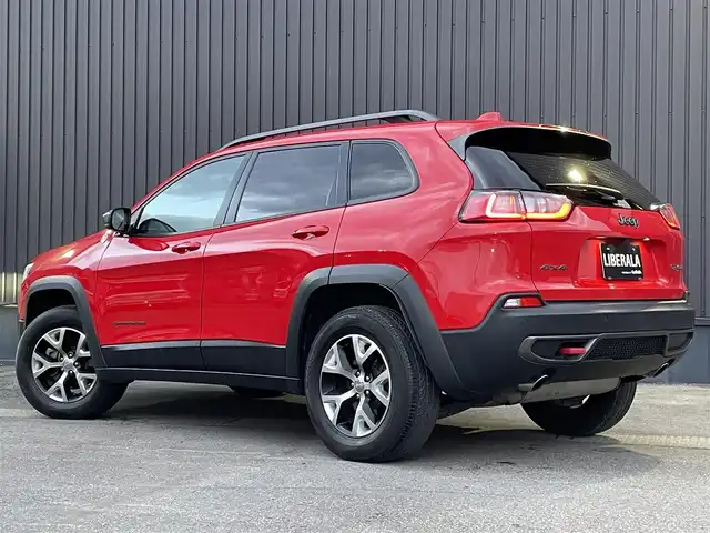 クライスラー・ジープ ジープ チェロキー トレイルホーク 青森県 2019(令1)年 4万km ファイアークラッカーレッド 純正ナビ/(フルセグTV/Bluetooth/AM/FM)/バックカメラ/前席パワーシート/前後ドライブレコーダー/電動リアゲート/ブラインドスポットモニター/パドルシフト/レーダークルーズコントロール/ETC/4WD/レーンキープアシスト/ルーフレール/前後コーナーセンサー/純正アルミホイール/純正フロアマット/オートライト/スマートキー/プッシュエンジンスタート