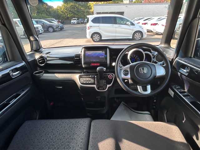 ホンダ Ｎ ＢＯＸ G Lパッケージ 大阪府 2015(平27)年 6.4万km スマートブラック 純正ナビ/バックカメラ/片側パワースライドドア/HIDヘッドライト/ETC/オートライト/ステアリングスイッチ/純正アルミホイール/アイドリングストップ/横滑り防止装置/プッシュスタート/スマートキー