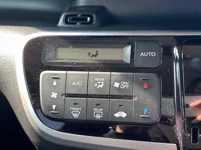 ホンダ Ｎ ＢＯＸ G Lパッケージ 大阪府 2015(平27)年 6.4万km スマートブラック 純正ナビ/バックカメラ/片側パワースライドドア/HIDヘッドライト/ETC/オートライト/ステアリングスイッチ/純正アルミホイール/アイドリングストップ/横滑り防止装置/プッシュスタート/スマートキー