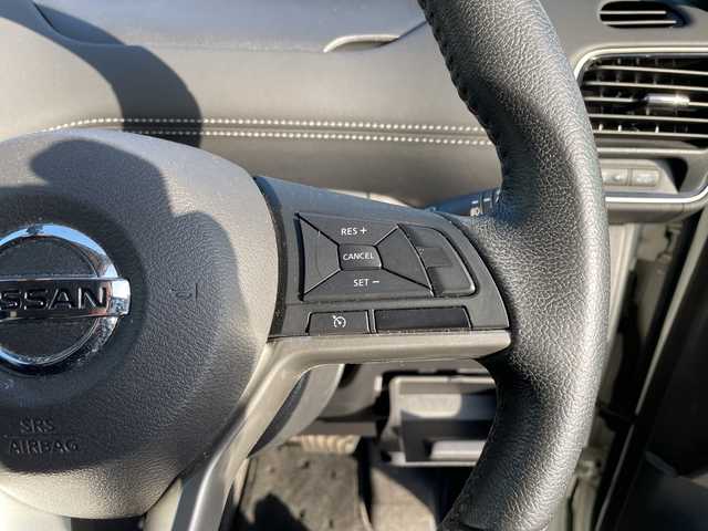 日産 セレナ ハイウェイスター 愛媛県 2017(平29)年 3.3万km ブリリアントホワイトパール 純正ナビ/Bluetooth/CD/DVD/フルセグ/SD/USB/アラウンドビューモニター/バックカメラ/クルーズコントロール/プロパイロット/片側パワースライドドア/ETC/純正16インチAW/純正フロアマット/コーナーセンサー/スマートキー/スペアキー/フォグランプ/保証書/取扱説明書/メンテナンスノート