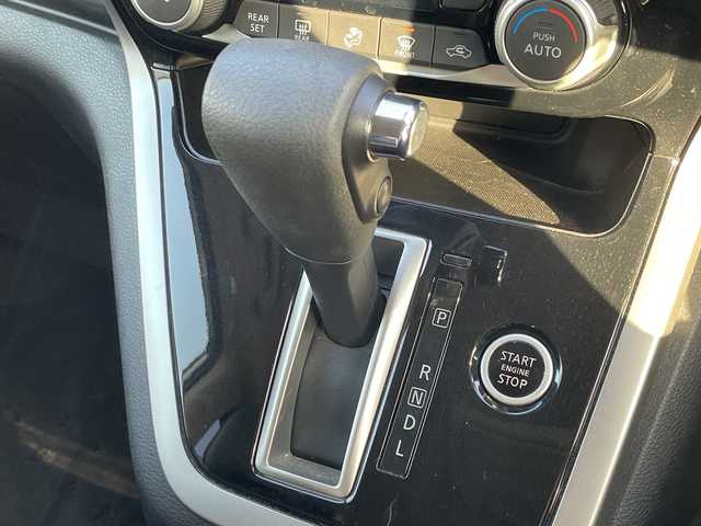 日産 セレナ ハイウェイスター 愛媛県 2017(平29)年 3.3万km ブリリアントホワイトパール 純正ナビ/Bluetooth/CD/DVD/フルセグ/SD/USB/アラウンドビューモニター/バックカメラ/クルーズコントロール/プロパイロット/片側パワースライドドア/ETC/純正16インチAW/純正フロアマット/コーナーセンサー/スマートキー/スペアキー/フォグランプ/保証書/取扱説明書/メンテナンスノート