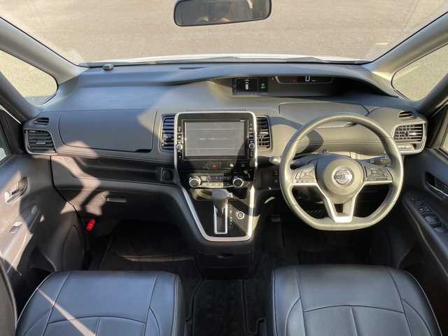 日産 セレナ ハイウェイスター 愛媛県 2017(平29)年 3.3万km ブリリアントホワイトパール 純正ナビ/Bluetooth/CD/DVD/フルセグ/SD/USB/アラウンドビューモニター/バックカメラ/クルーズコントロール/プロパイロット/片側パワースライドドア/ETC/純正16インチAW/純正フロアマット/コーナーセンサー/スマートキー/スペアキー/フォグランプ/保証書/取扱説明書/メンテナンスノート