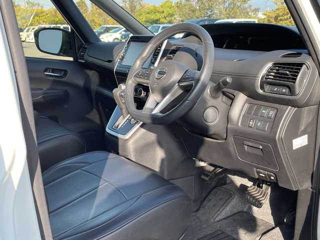 日産 セレナ ハイウェイスター 愛媛県 2017(平29)年 3.3万km ブリリアントホワイトパール 純正ナビ/Bluetooth/CD/DVD/フルセグ/SD/USB/アラウンドビューモニター/バックカメラ/クルーズコントロール/プロパイロット/片側パワースライドドア/ETC/純正16インチAW/純正フロアマット/コーナーセンサー/スマートキー/スペアキー/フォグランプ/保証書/取扱説明書/メンテナンスノート