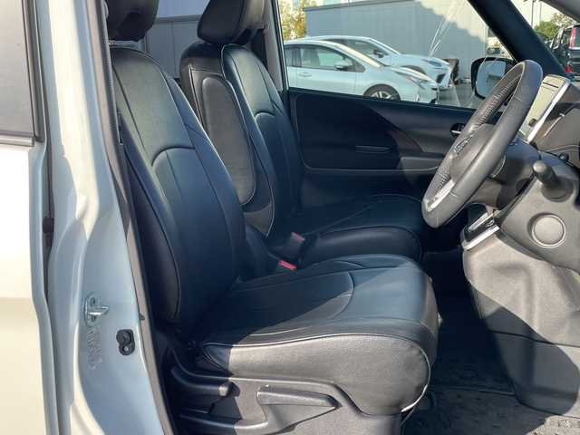 日産 セレナ ハイウェイスター 愛媛県 2017(平29)年 3.3万km ブリリアントホワイトパール 純正ナビ/Bluetooth/CD/DVD/フルセグ/SD/USB/アラウンドビューモニター/バックカメラ/クルーズコントロール/プロパイロット/片側パワースライドドア/ETC/純正16インチAW/純正フロアマット/コーナーセンサー/スマートキー/スペアキー/フォグランプ/保証書/取扱説明書/メンテナンスノート