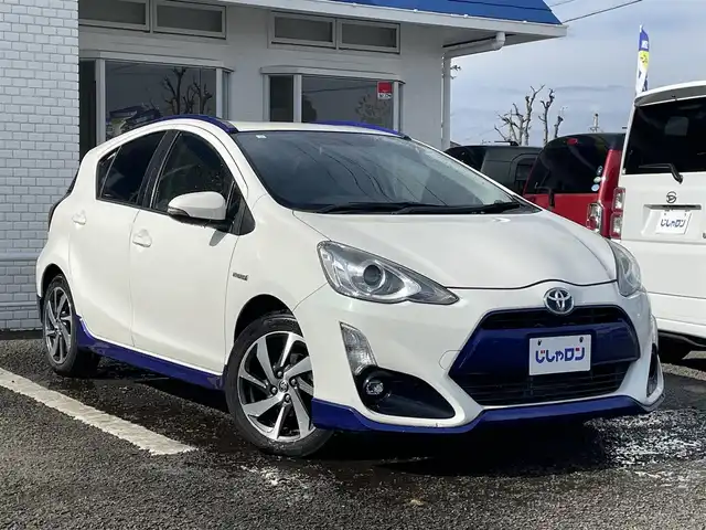 トヨタ アクア X－URBAN 徳島県 2015(平27)年 7.9万km ライムホワイトパールクリスタルシャイン (株)IDOMが運営する【じしゃロン徳島店】の自社ローン対象車両になります。こちらは現金ご利用時の価格です。自社ローンご希望の方は別途その旨お申付け下さい。/純正ナビ/Bluetooth/CD/DVD再生/バックカメラ/地デジ/ETC/純正エアロ/LEDヘッドライト