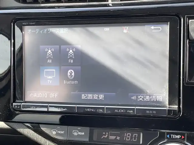 トヨタ アクア X－URBAN 徳島県 2015(平27)年 7.9万km ライムホワイトパールクリスタルシャイン (株)IDOMが運営する【じしゃロン徳島店】の自社ローン対象車両になります。こちらは現金ご利用時の価格です。自社ローンご希望の方は別途その旨お申付け下さい。/純正ナビ/Bluetooth/CD/DVD再生/バックカメラ/地デジ/ETC/純正エアロ/LEDヘッドライト