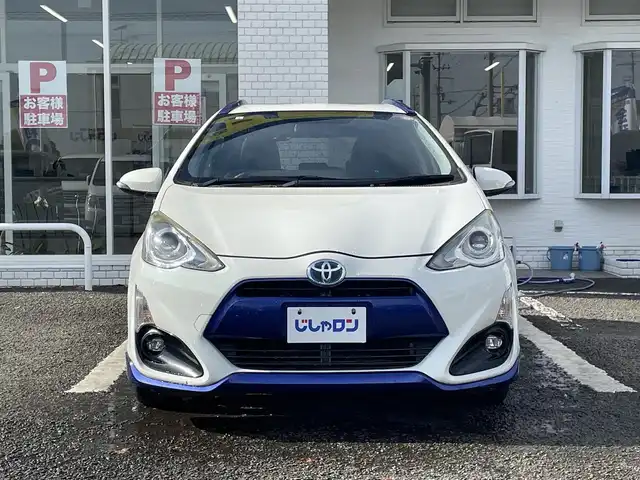トヨタ アクア X－URBAN 徳島県 2015(平27)年 7.9万km ライムホワイトパールクリスタルシャイン (株)IDOMが運営する【じしゃロン徳島店】の自社ローン対象車両になります。こちらは現金ご利用時の価格です。自社ローンご希望の方は別途その旨お申付け下さい。/純正ナビ/Bluetooth/CD/DVD再生/バックカメラ/地デジ/ETC/純正エアロ/LEDヘッドライト